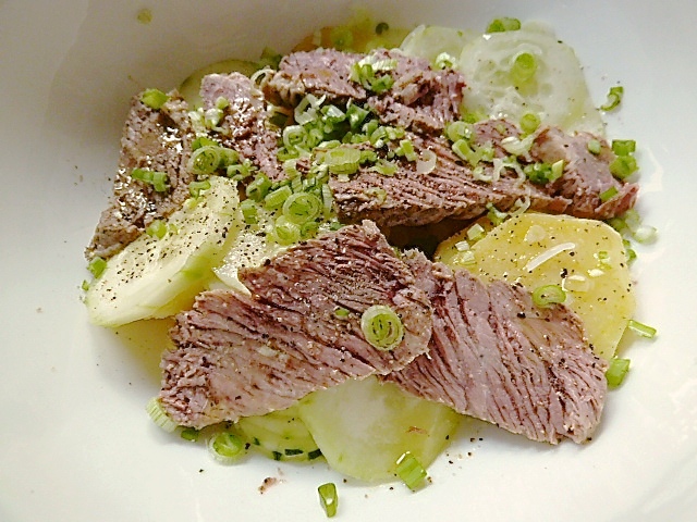 Resteessen – Kartoffelsalat mit Gurken und gekochten Rindfleisch