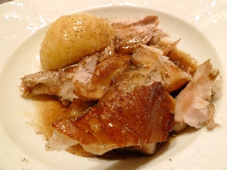 Knusprige Schweinhaxe aus Topf und Ofen