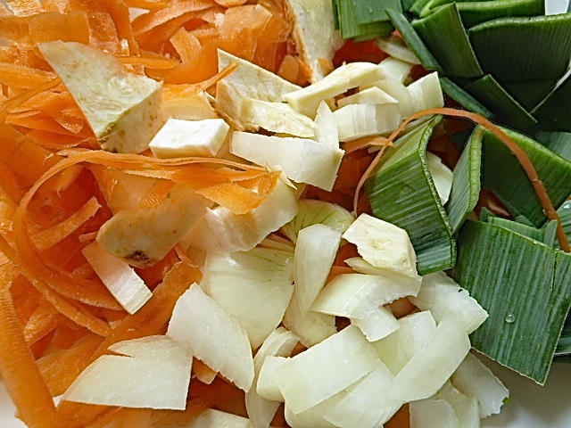 Gemüse Schalen, Abschnitte und Zwiebel