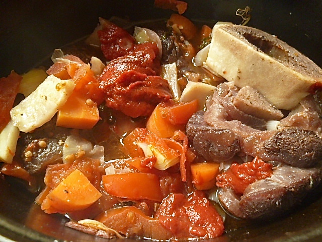 Tomatenmark zugeben