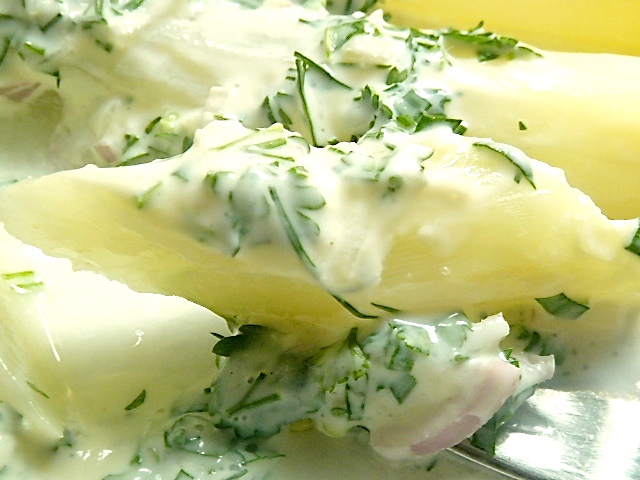 Spargel mit Kräutersoße