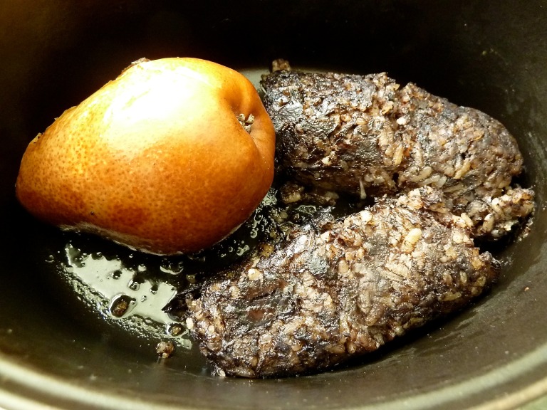 Morcilla und Birne aus dem Rohr