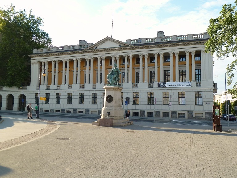 1956 rekonstruiert: eine der größten, öffentlichen Bibliotheken Polen "Biblioteka Raczyńskich"