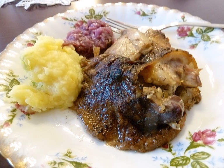 Das Blümchenteller in Polen mit Gänsebraten