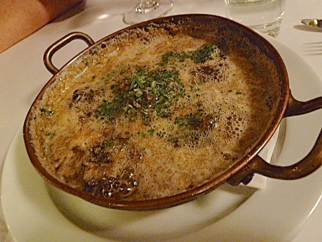 Weinbergschnecken mit geklärter Butter und Semmelbröslen