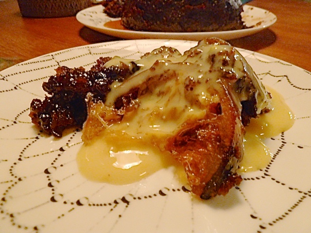 Christmas Pudding mit Brandy Sauce & einer Flasche Chapel Down