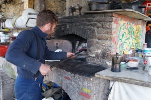 Tee und Kaffee aus dem Pizzaofen