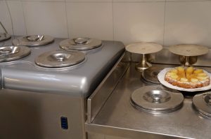 hausgemachtes Eis und Kuchen