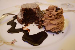 Schokotörtchen „Araguani 72%“ mit Olivenöl-Herz und Schokolade-Ganache