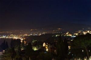 der nächtliche Ausblick vom Grand Hotel Timeo