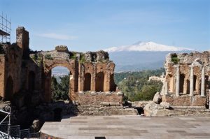 ein antikes Amphitheater gibt es zu besichtigen