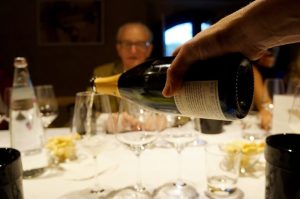 die Weinprobe, beginnend mit dem Spumante
