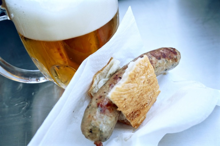 zu Wurst und Bier