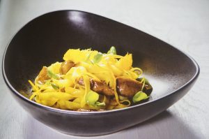 Tagliatelle mit Entenragout und Orangen