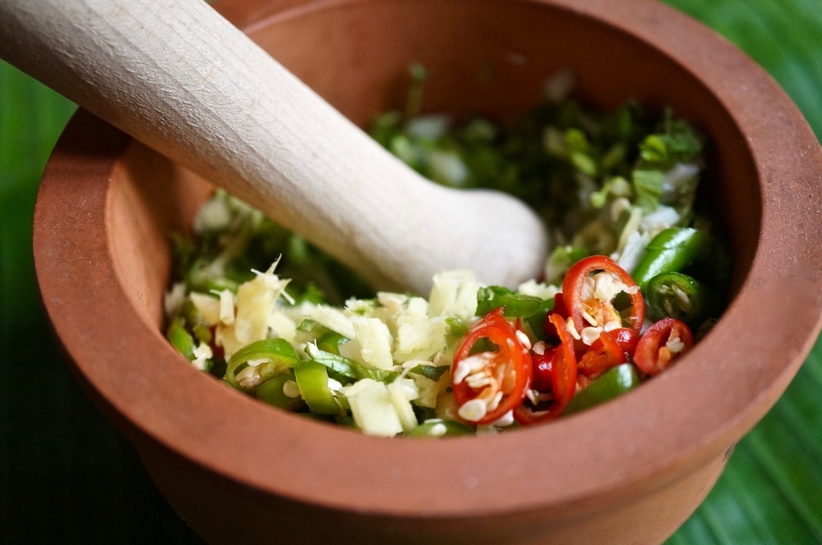 Streetfood & Sambal: Teigtaschen gefüllt und gebacken mit grünem Sambal