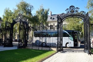 dann wartete der Bus