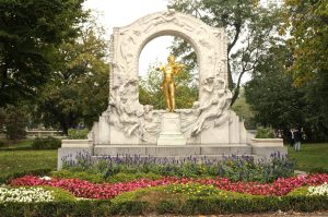 Sofort in den Stadtpark gegenüber