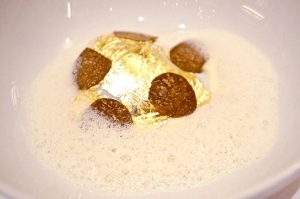 das wunderbare Ei mit Gold und Trüffeln