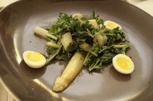 Spargel, Löwenzahn und Wachtelei