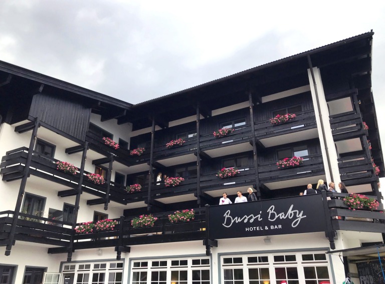 Ich sag Bussi, Du sagst Baby – Hotel & Bar in Tegernsee