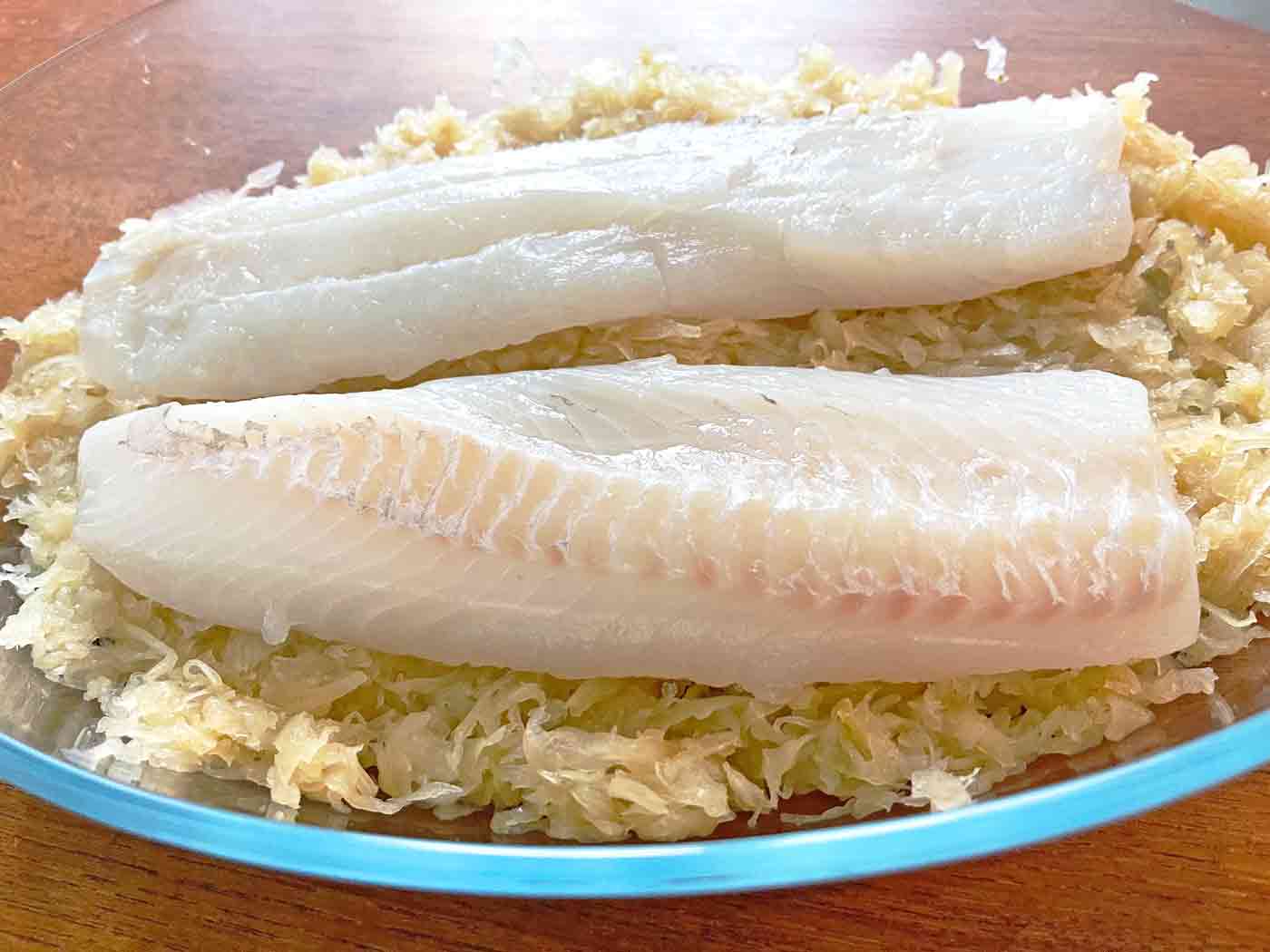 Fischfilets auf Kraut