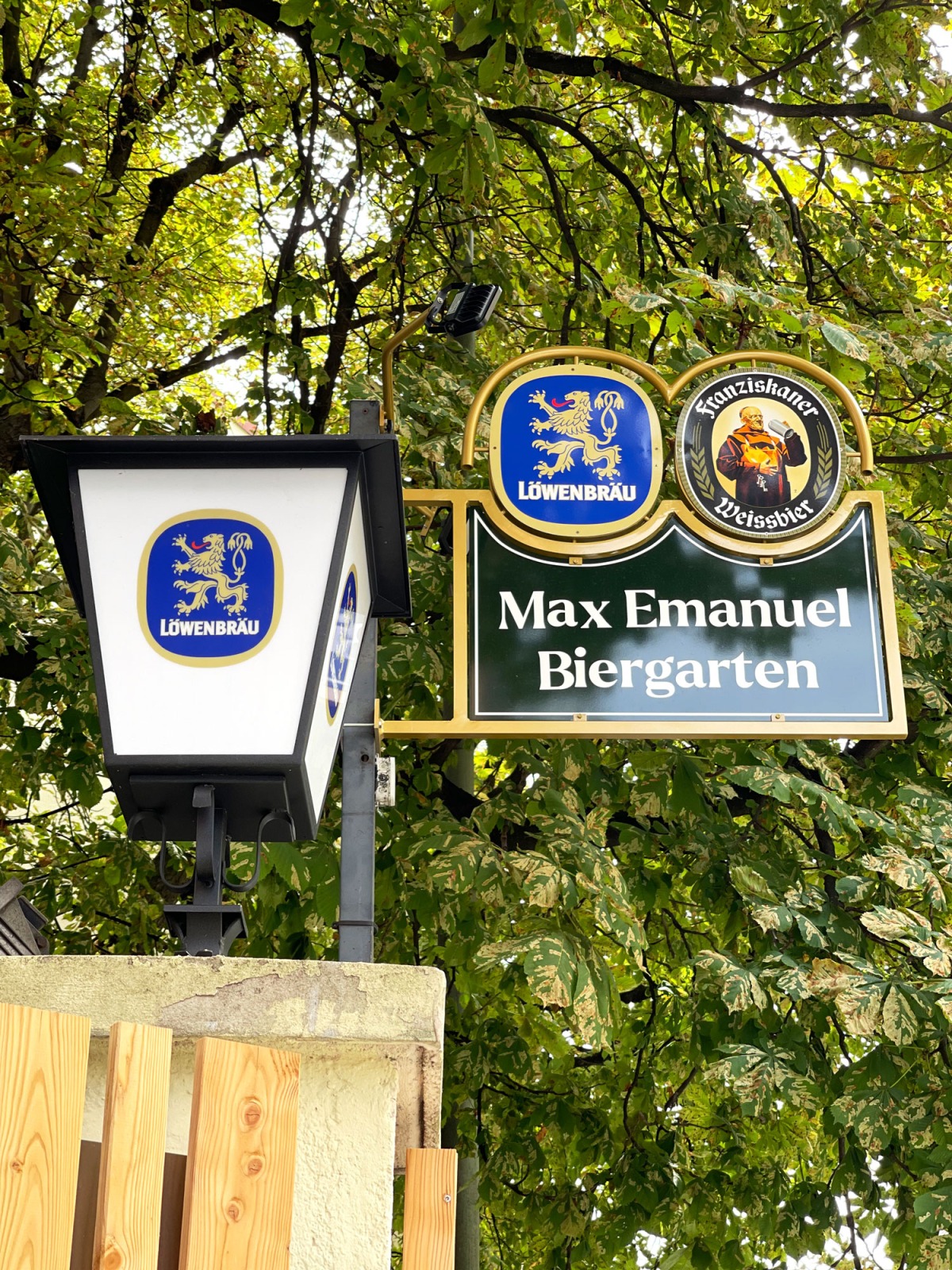Im Biergarten der Max-Emanuel-Brauerei