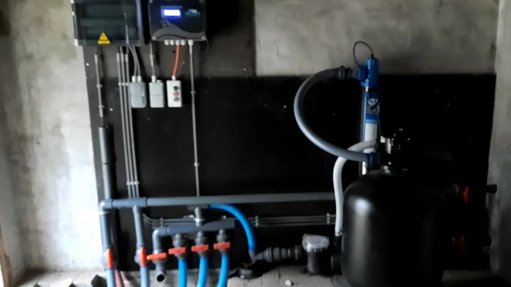 bedieningsinstallatie van een zwembad