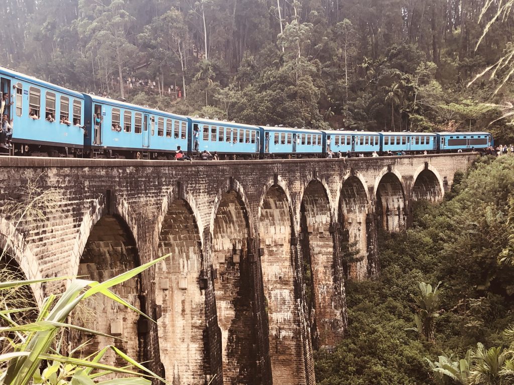 Viagem de comboio no Sri Lanka integrada num roteiro planeado à medida