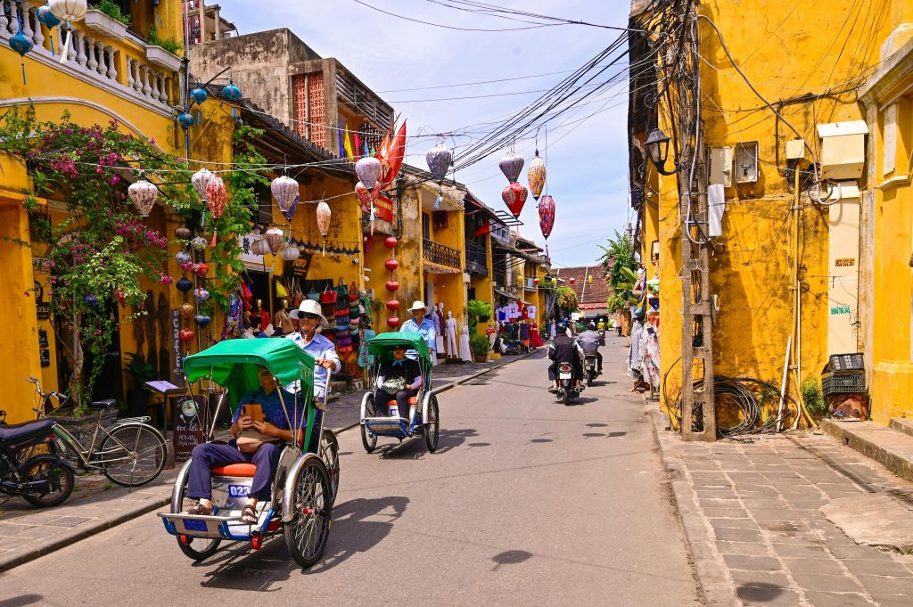 Casas amarelas históricas de Hoi An, cidade património da UNESCO no centro do Vietname