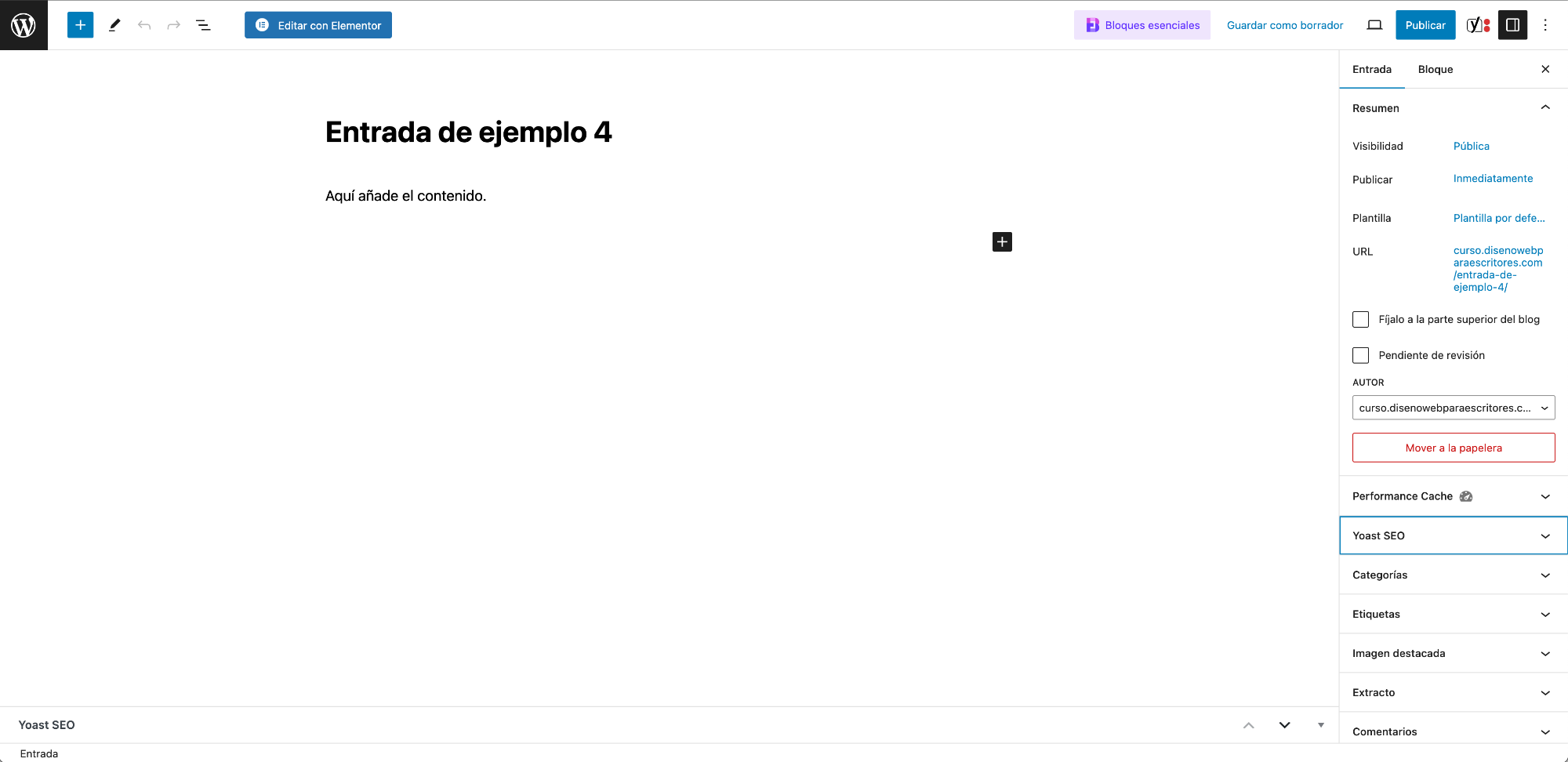 La entrada por dentro