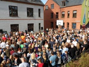 Første skoledag - alle mødes i gården