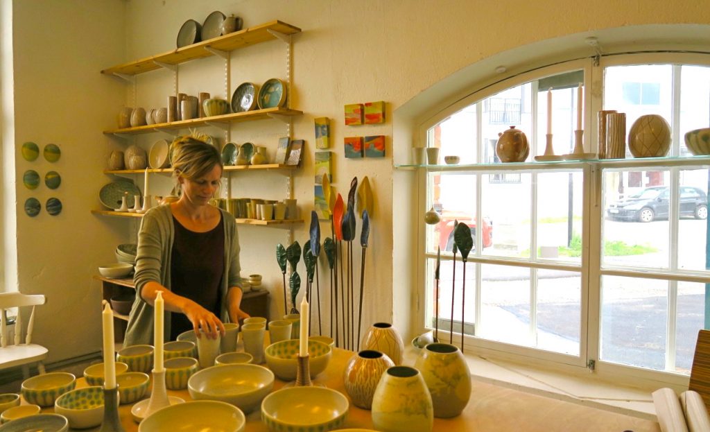 Keramik kan vara inspirerande och varierande, keramiker Sonja Kedem