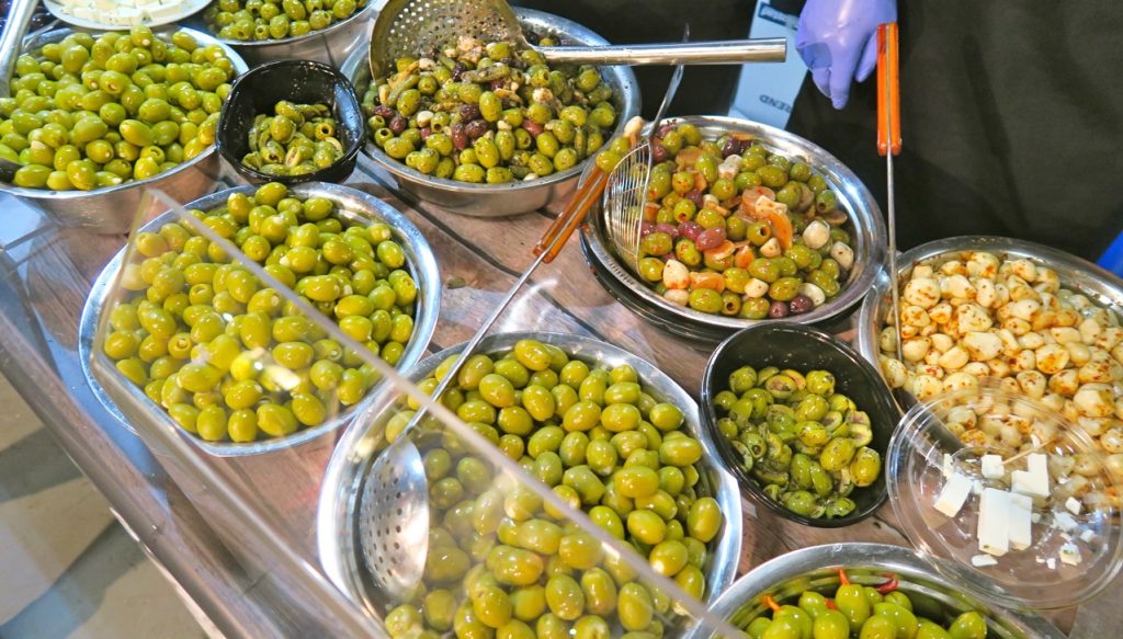 Ett smakprov av grekiska oliver gav mersmak. 