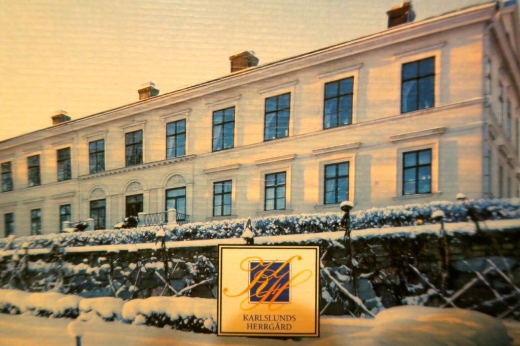 Karlslunds herrgård utanför Örebro dukar i dessa tider upp ett fantastiskt vällagat och gott julbord. 