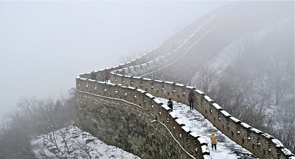 DEn kinesiska muren byffdes i omgångar från 300 f. Kr till början av 1600-talet