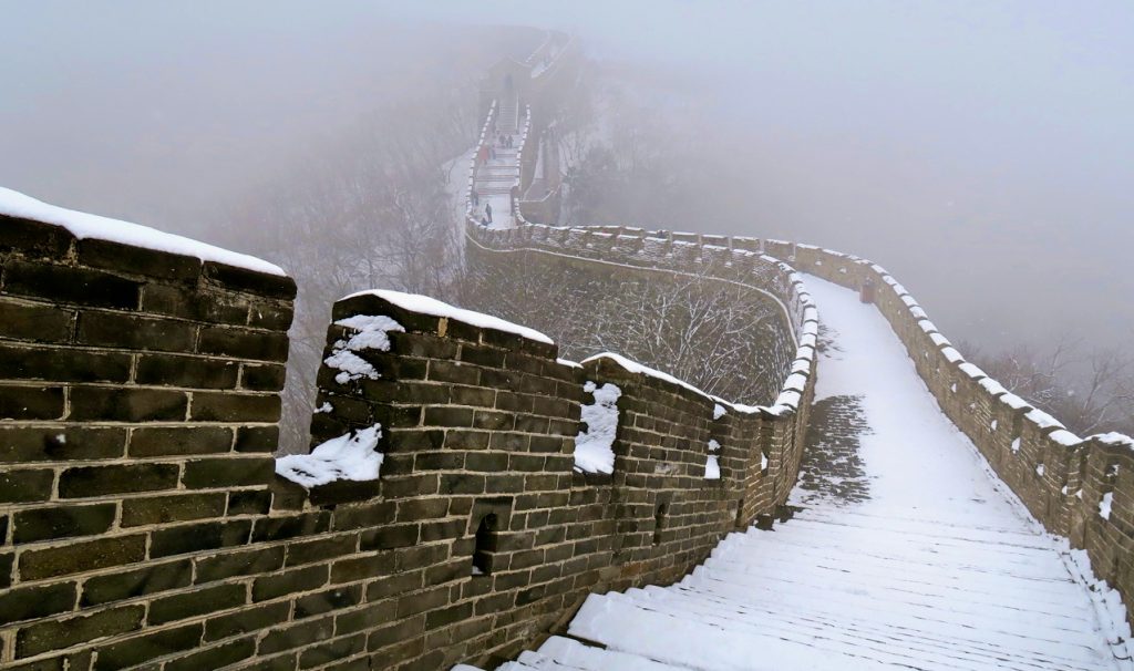 Kinesiska muren är drygt 6000 km lång.