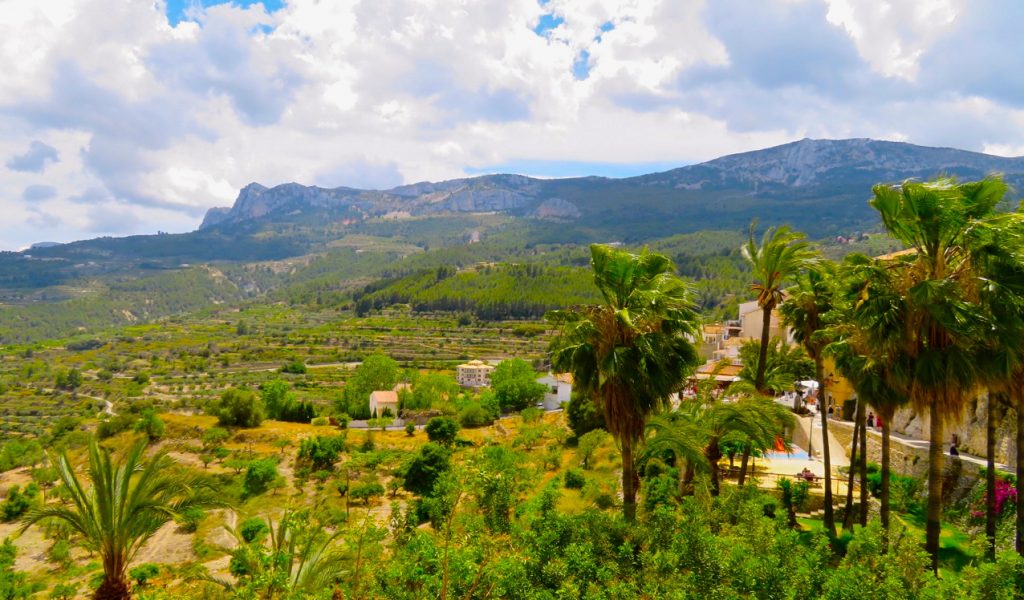 Utsikt från Guadalest ner mot dalen.