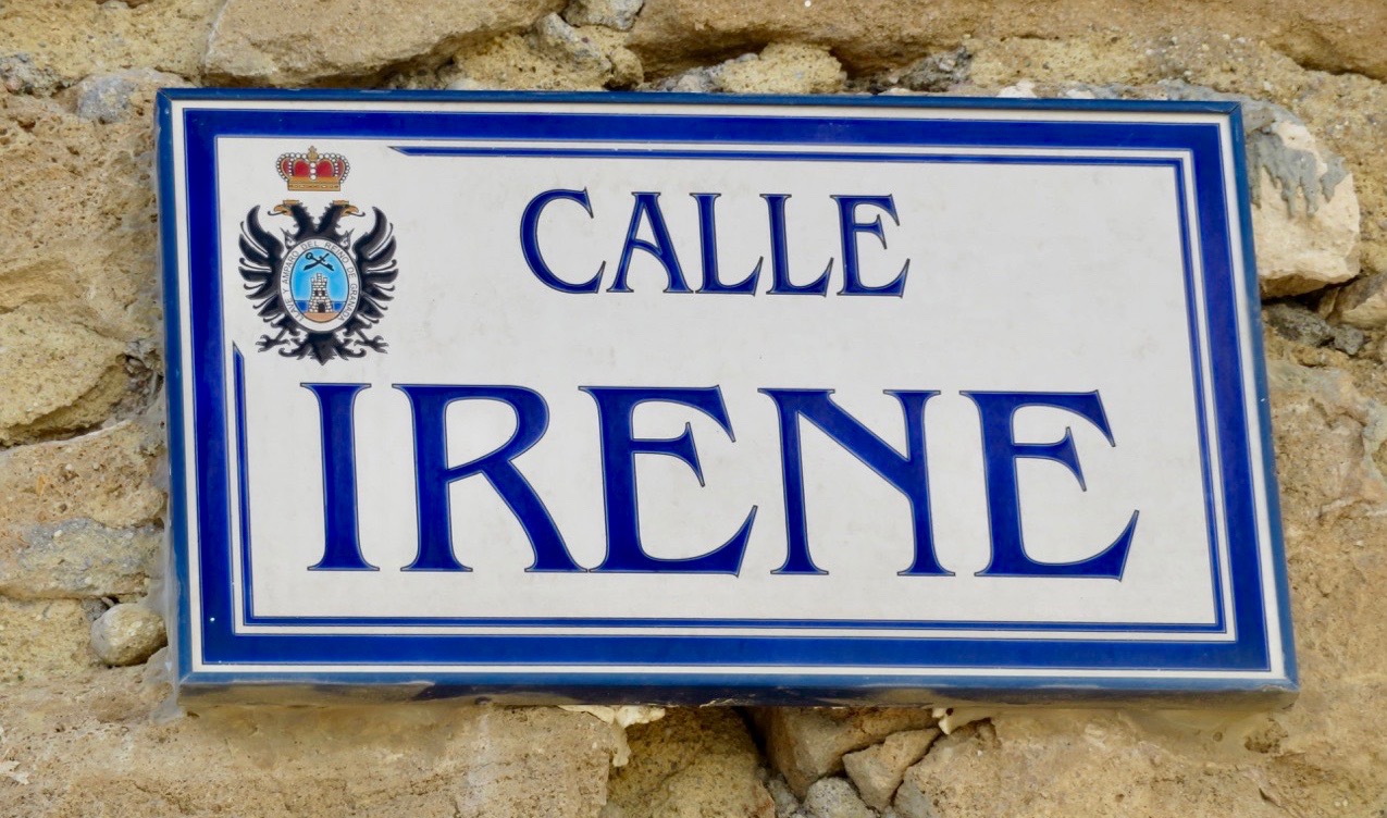 En perfekt skylt en Skyltsöndag. "Calle Irene"(Gatan/gränden Irene. Har en god vän med detta namn. 