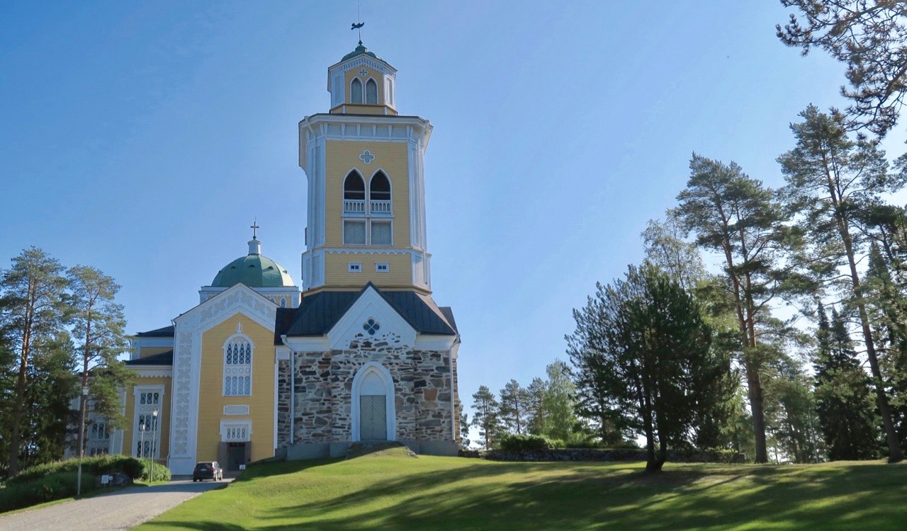 I Finland, i Kerimäki, finns en av världens största träkyrkor.