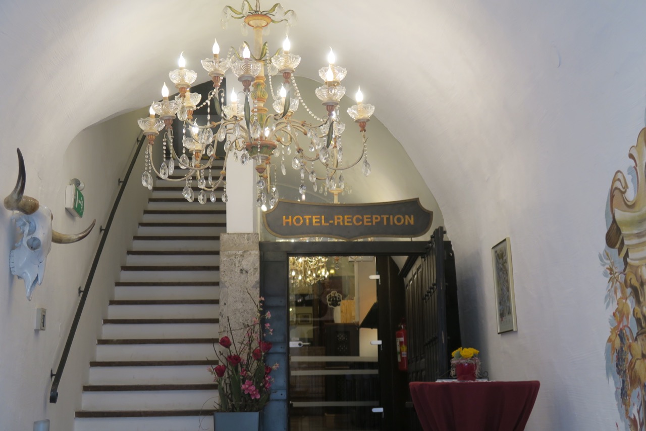 Välkomna med in på hotell Altstadt i Salzburg. 