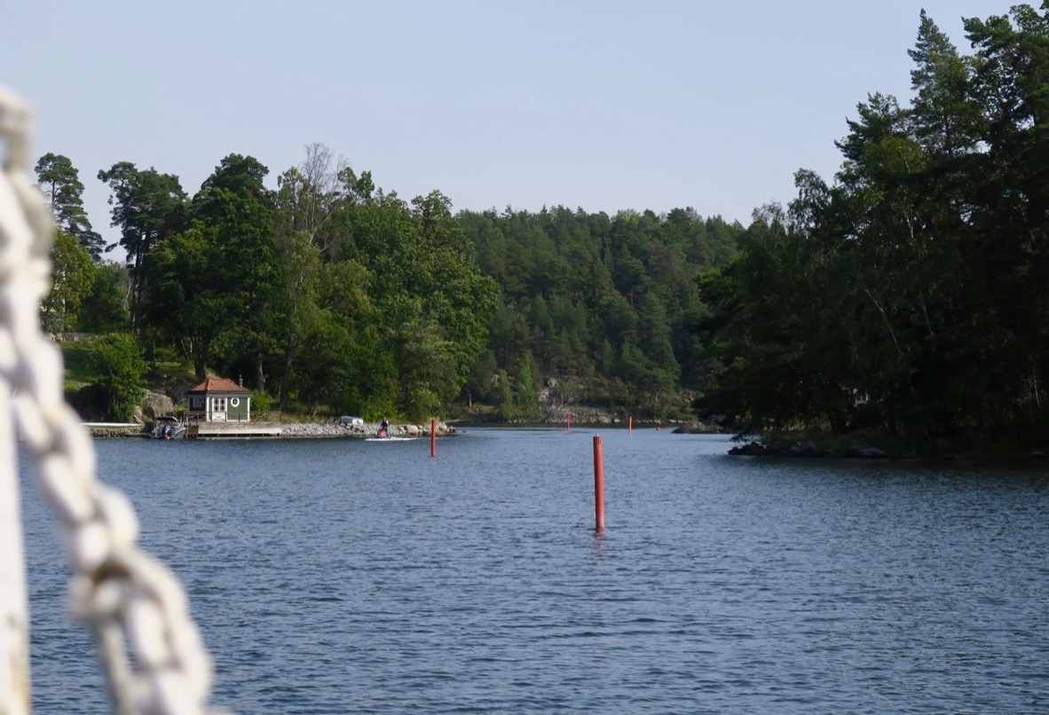 Reseåret 2019 har innehållit en del båtresor. Här dock en kortare variant till Gustavsberg genom Baggensstäket. 