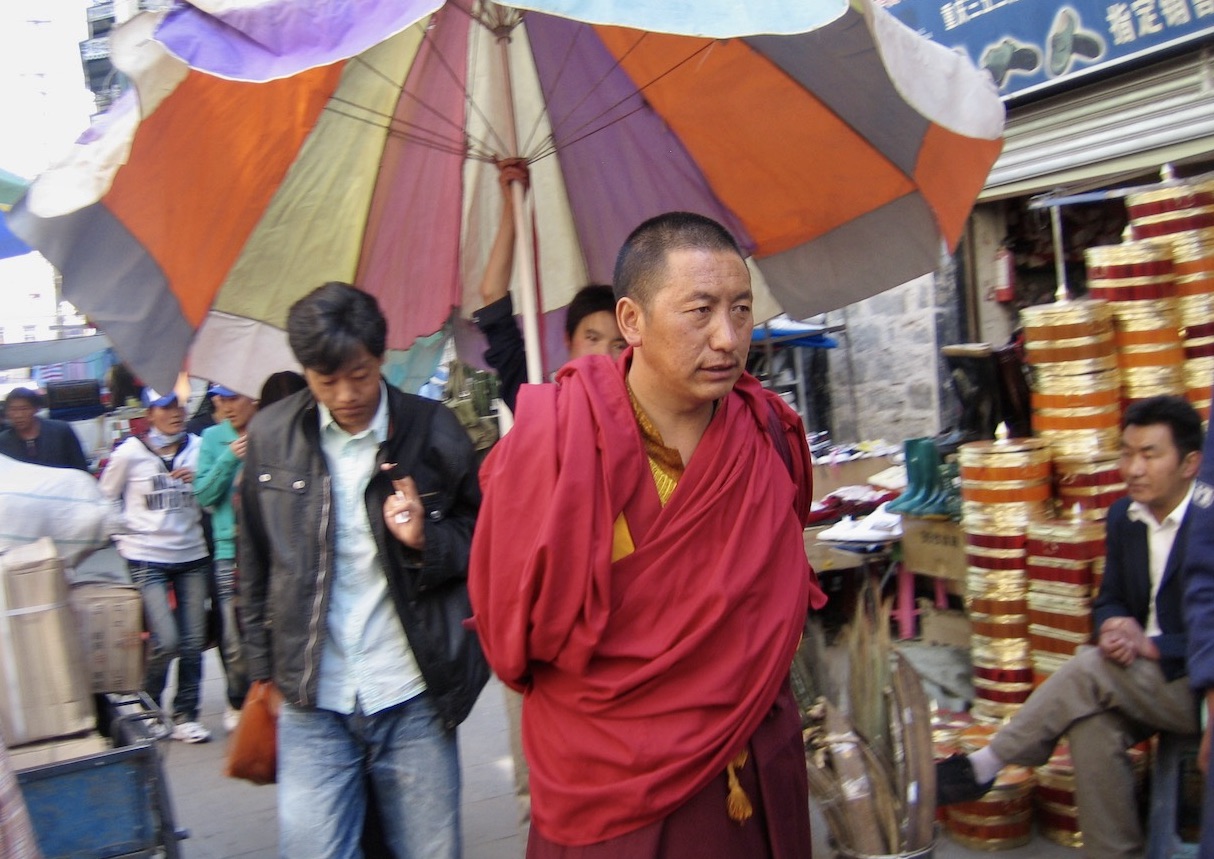 Tillbaka i Lhasa och inte oväntat ett nytt möte men en munk. 