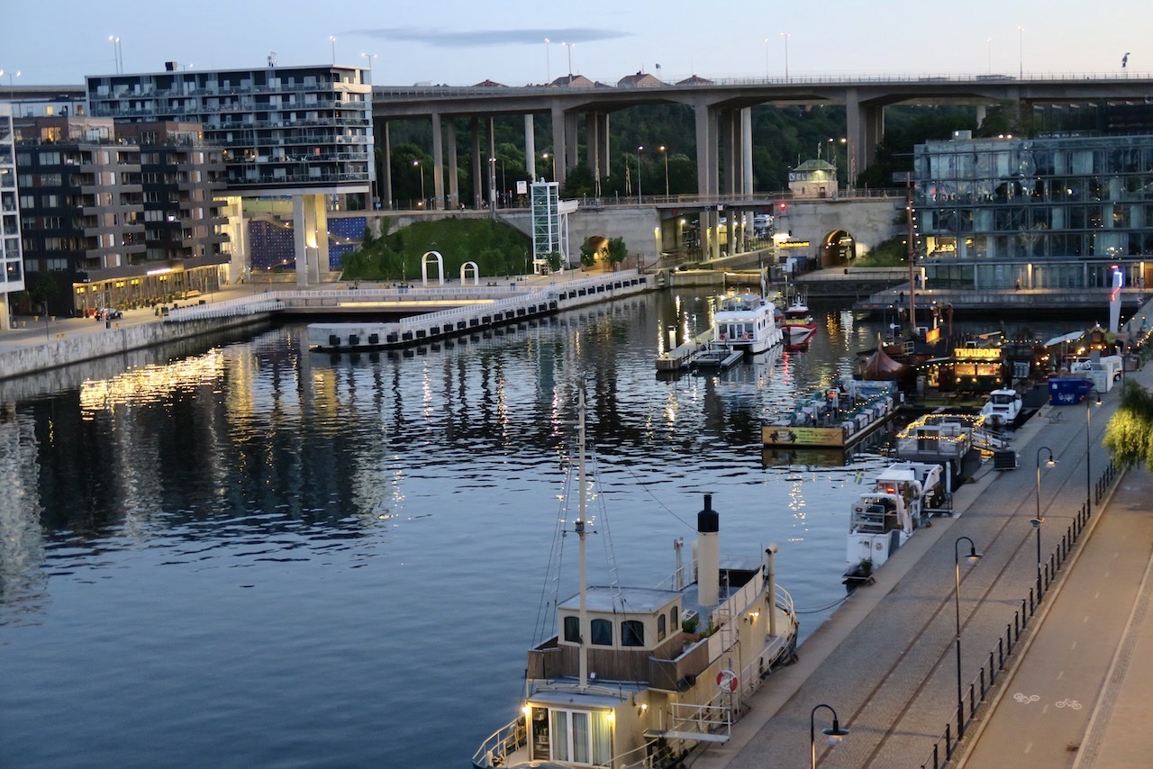 Södermalm. Hammarbykanalen. Dags igen för en stilla stund på balkongen. 