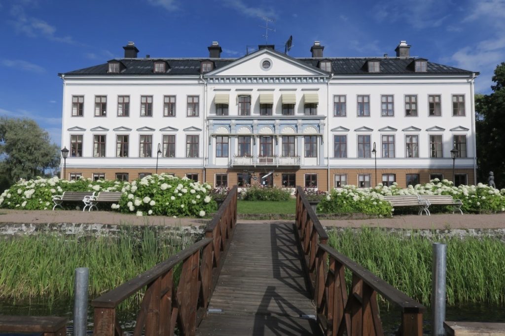 Gästrikland. Herrgården på Gysinge bruk kom till i början av 1800-talet under brukets glansdagar.