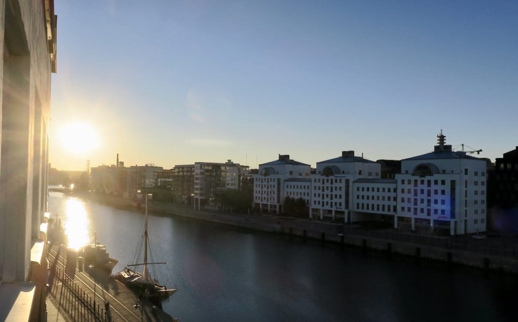 Stockholm . Södermalm. Norra Hammarbyhamnen. En ny dag ser dagens ljus. 