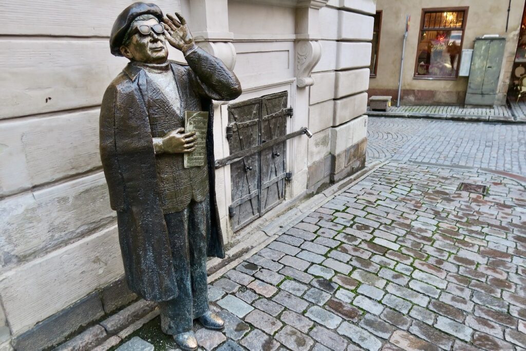 Stockholm. Gamla stan. Evert Taube son staty helt nära stamkrogen "Den Gyldene Fredan"