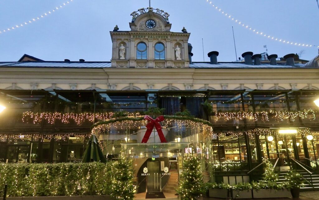 Stockholm. Hotell och restaurang Berns bjuder på ännu mer ljus . 