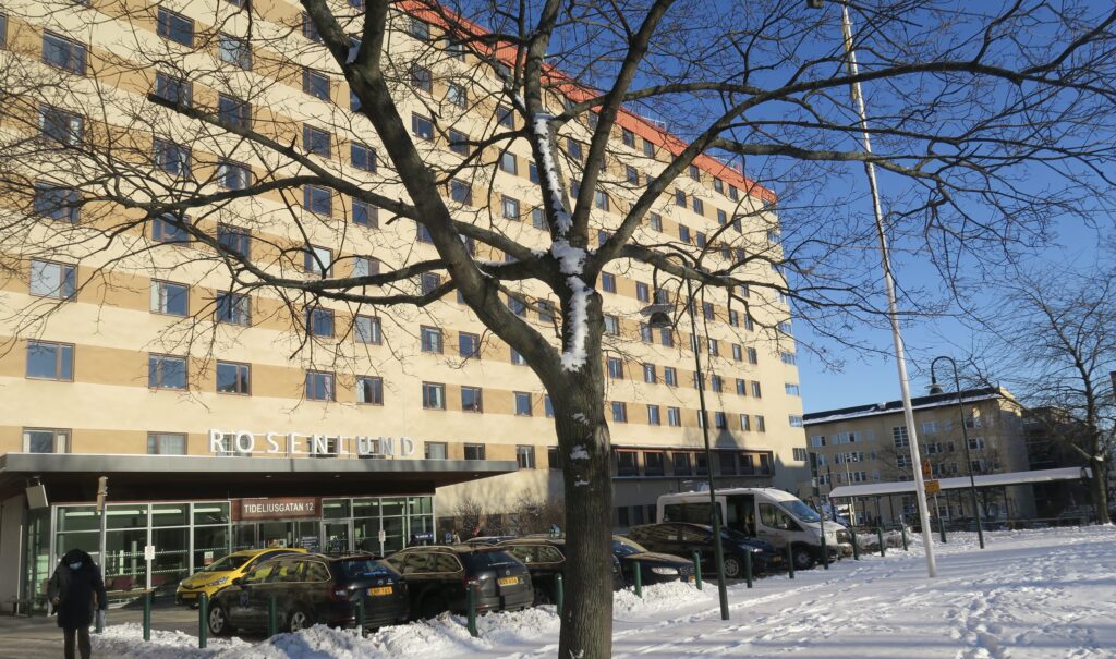 Stockholm. Södermalms rehab. Rosenlunds sjukhus. Träning här en gång i veckan men daglig träning hemma. 