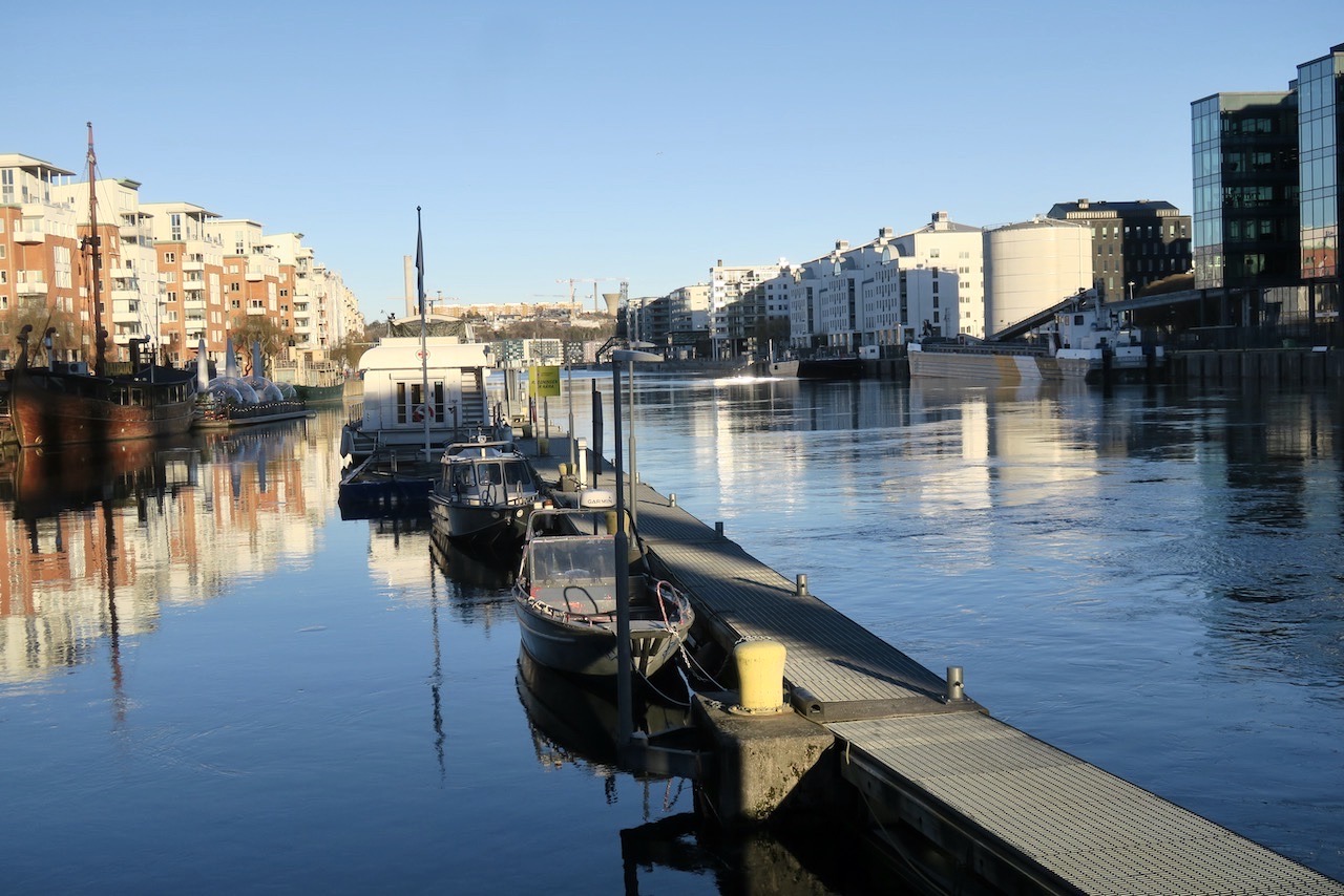 Stockholm. Södermalm. En del av solsidan på Söder är här vid kajen i Norra Hammarbyhamnen