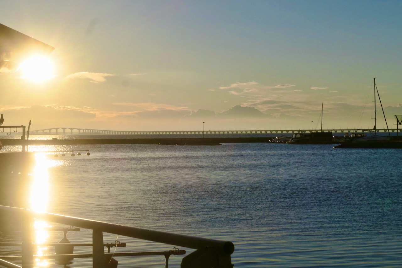Öland dag 1. Solen sänker sig över Kalmarsund